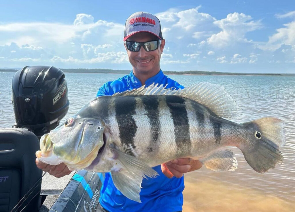 Leo Arona Conquista Recorde Mundial com Tucunaré Azul