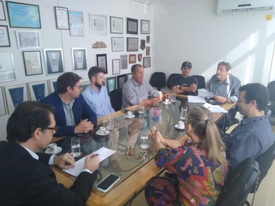 SC leva atendimento médico a pescadores de Florianópolis