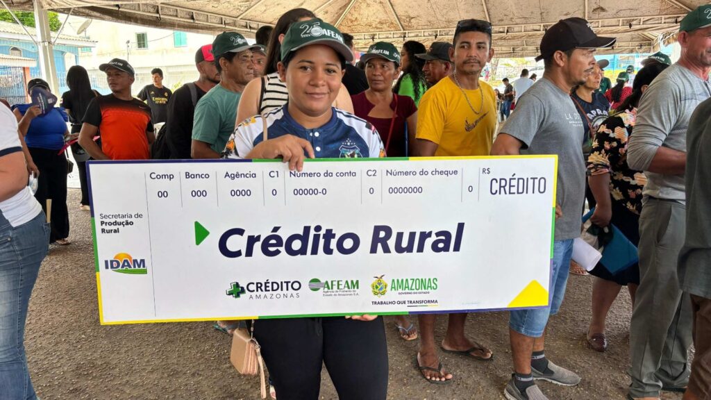 Amazonas entrega R$ 1 milhão em crédito rural a pescadores de Manacapuru