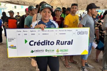 Amazonas entrega R$ 1 milhão em crédito rural a pescadores de Manacapuru