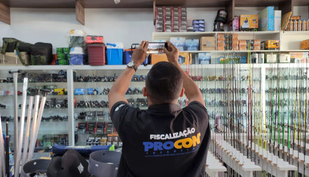 Procon Tocantins realiza Operação Férias Legais e fiscaliza itens de camping, caça, pesca e náutica em vários municípios no Estado