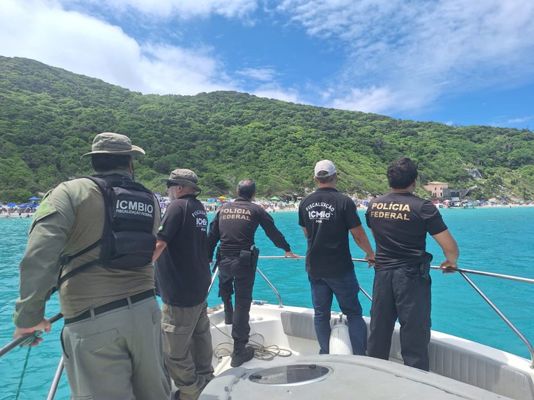 PF e ICMBio deflagram operação contra pesca ilegal em Arraial do Cabo (RJ)